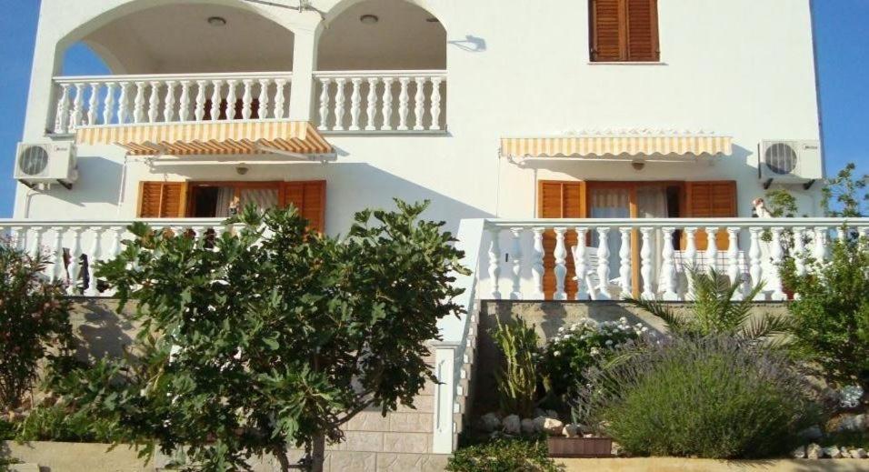 Apartment In Kustici With Balcony, Wifi, Washing Machine ภายนอก รูปภาพ
