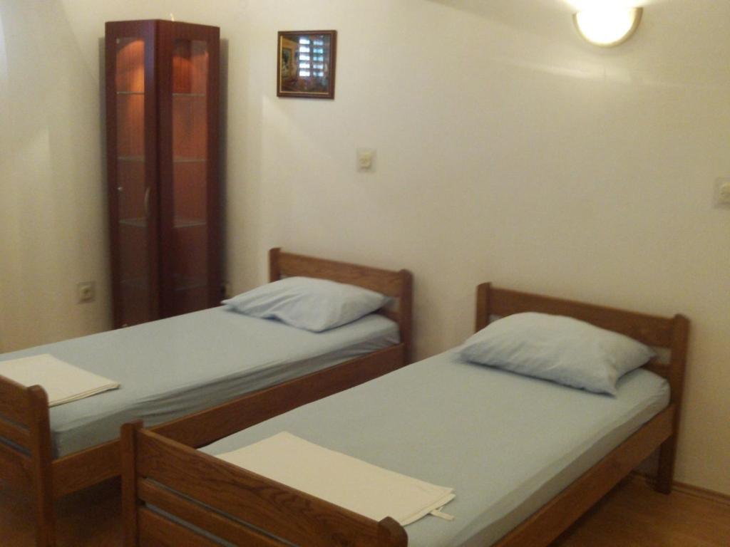 Apartment In Kustici With Balcony, Wifi, Washing Machine ภายนอก รูปภาพ